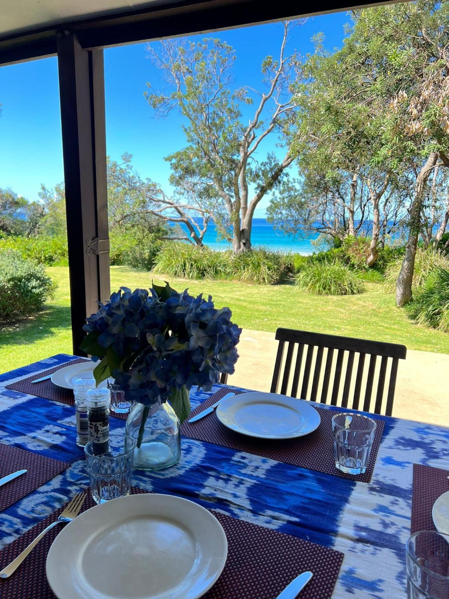 Absolute Beachfront Holiday home *